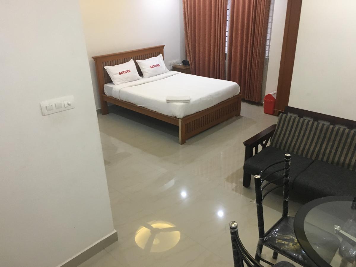 Sathya Inn Guruvāyūr Extérieur photo