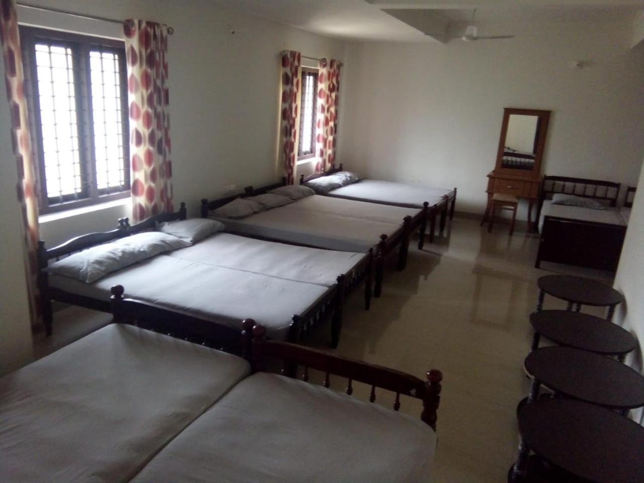 Sathya Inn Guruvāyūr Extérieur photo