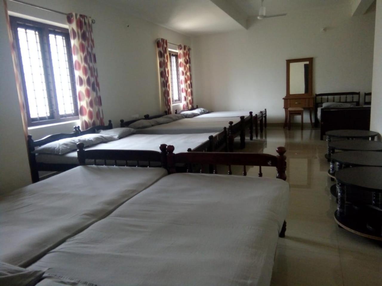 Sathya Inn Guruvāyūr Extérieur photo